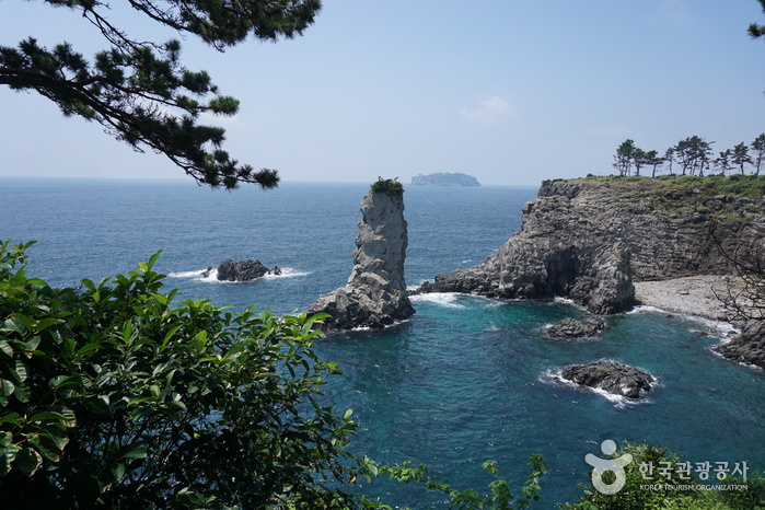 Oedolgae Rock Image from VisitKorea